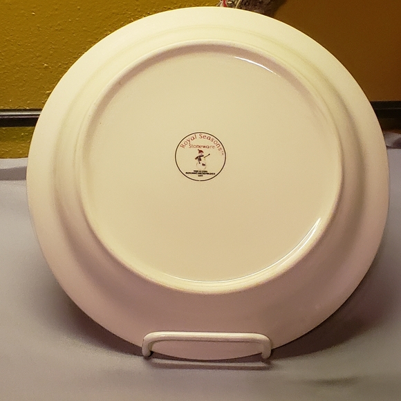 HOST PICK 😊 1 Vintage Dinner Plate By Royal Seasons Snowman RN2 - Picture 3 of 4